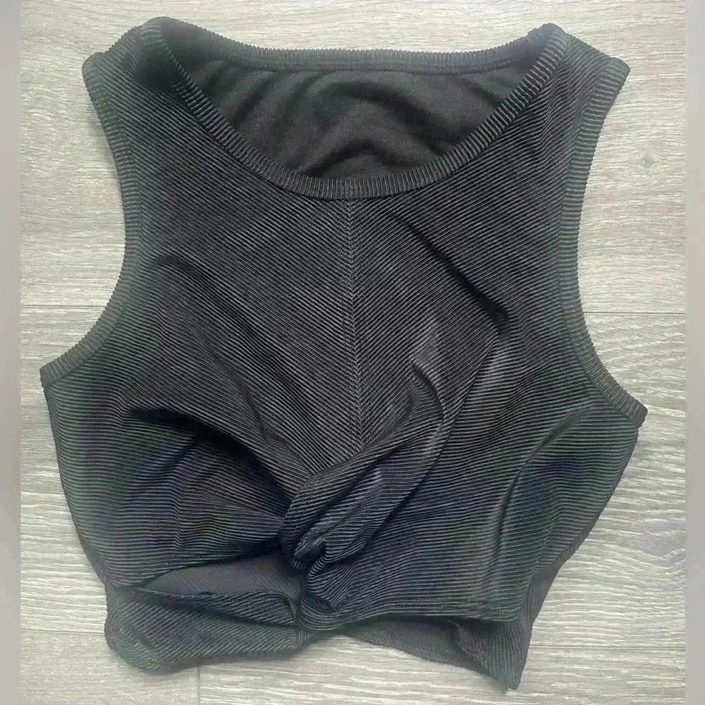 Onzie Black Ribbed Yoga Crop Top with Front Twist and Shelf Bra Size S/M